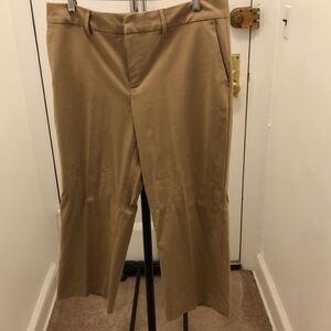 GAPSTRETCH Favorite Trouser Capris Tan Size 12 Front and Back Pockets Preowned